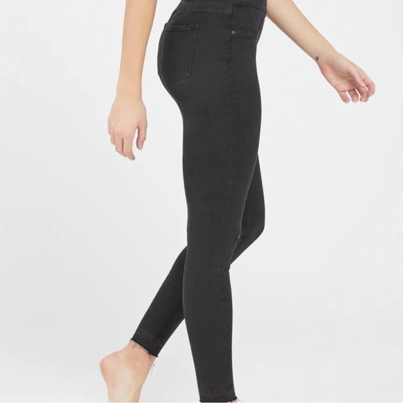 SPANX Pants - Brand new SPANX Vintage black Distressed Ankle Skinny Jeans